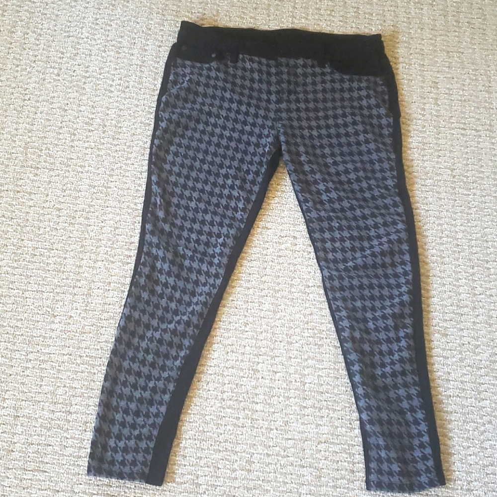 Houndstooth grey and black stretchy pants